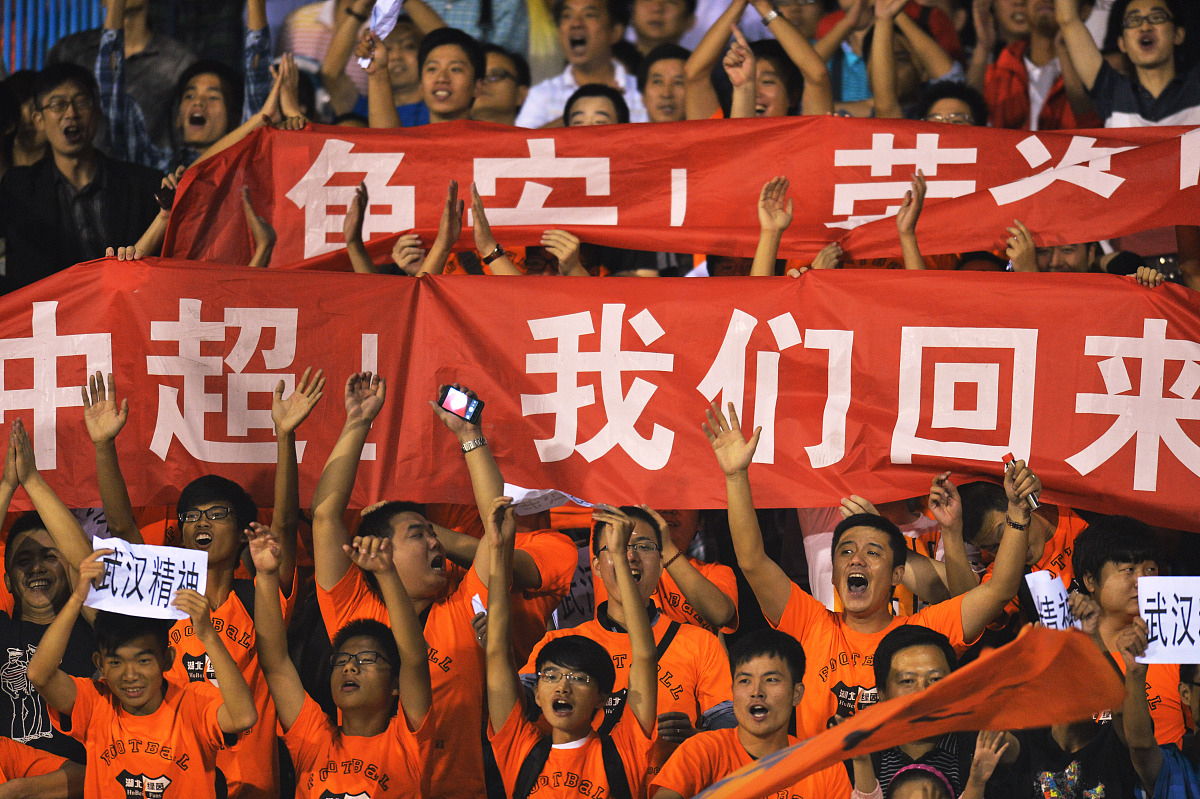 中国球队备战国际赛，团结拼搏争取佳绩